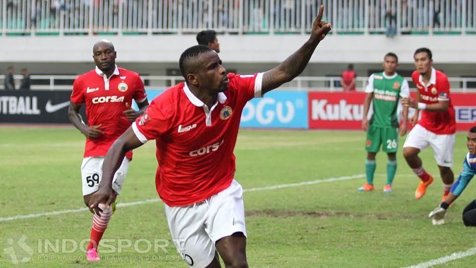 Selebrasi Greg Nwokolo saat Persija Jakarta mengalahkan PS TNI 2-1. Copyright: © Herry Ibrahim/Indosport